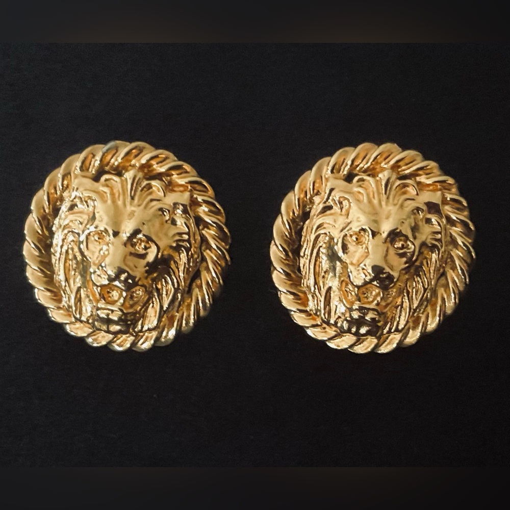 #220 Vintage Anne Klein Lion Head Goldtone Earrings